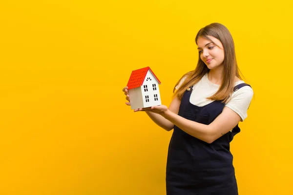 Young Pretty Woman House Model Orange Background — Stock Photo, Image