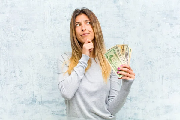 Young Pretty Woman Banknotes Grunge Wall — Stock Photo, Image