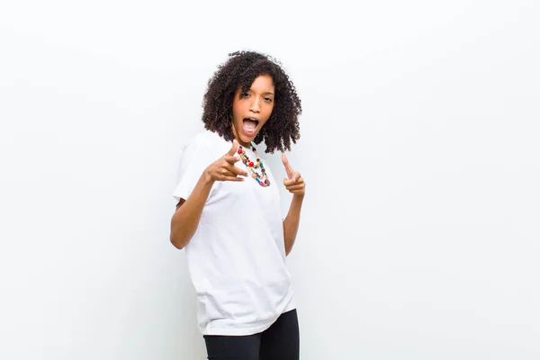Ung Cool Afrikansk Amerikansk Kvinna Känner Sig Glad Cool Nöjd — Stockfoto