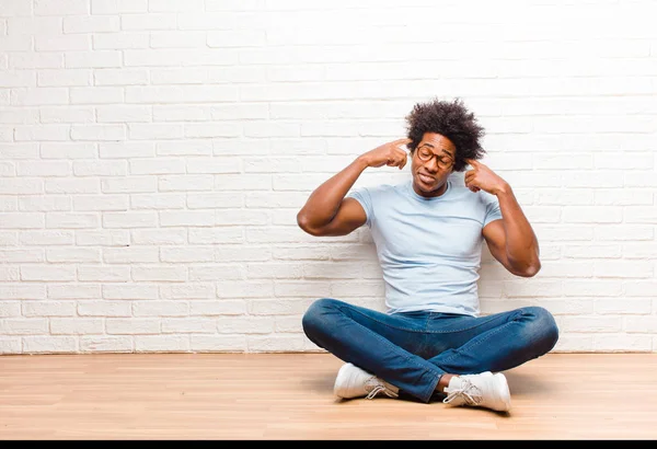 Young Black Man Looking Concentrated Thinking Hard Idea Imagining Solution — 스톡 사진