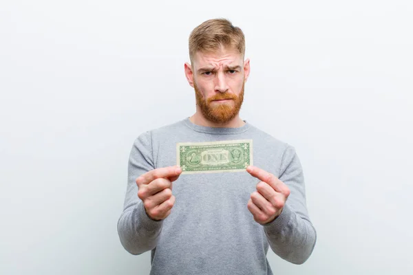 Junger Roter Kopf Mit Dollars Vor Weißem Hintergrund — Stockfoto