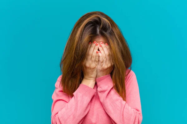 Ung Vacker Kvinna Känner Sig Ledsen Frustrerad Nervös Och Deprimerad — Stockfoto