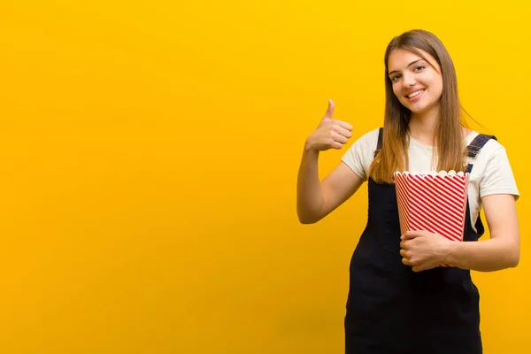 Mujer Bonita Joven Con Callos Pop Sobre Fondo Naranja —  Fotos de Stock