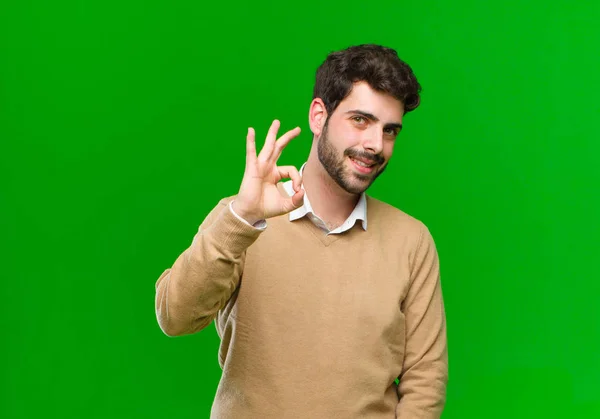 Jonge Zakenman Voelt Zich Succesvol Tevreden Glimlachen Met Mond Wijd — Stockfoto