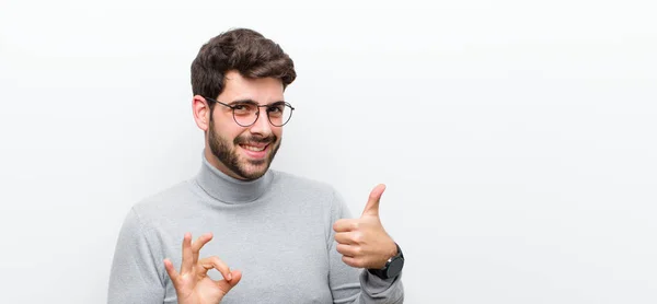 Jovem Gerente Homem Sentindo Feliz Surpreso Satisfeito Surpreso Mostrando Polegares — Fotografia de Stock