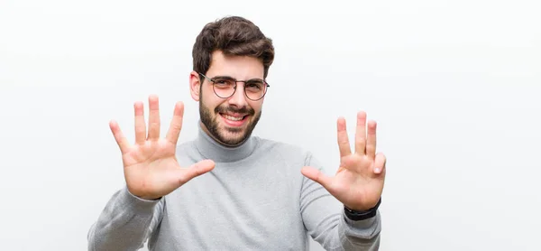 Jeune Manager Homme Souriant Regardant Amical Montrant Numéro Neuf Neuvième — Photo