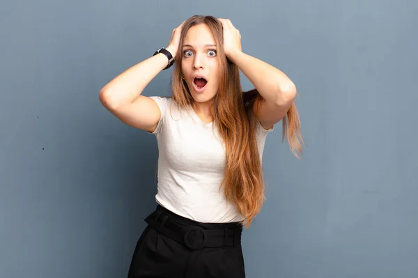 Young Pretty Woman Looking Unpleasantly Shocked Scared Worried Mouth Wide — Stock Photo, Image