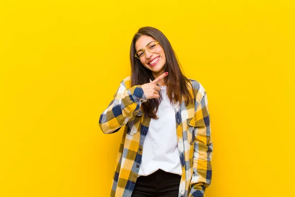 Jonge Mooie Vrouw Glimlachend Zoek Vriendelijk Tonen Nummer Een Eerste — Stockfoto