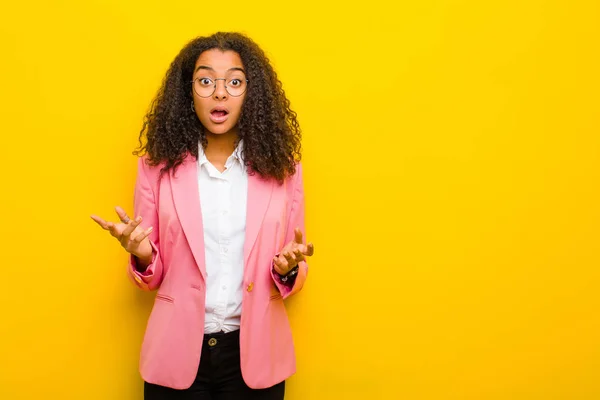 Black Business Woman Feeling Extremely Shocked Surprised Anxious Panicking Stressed — Stock Photo, Image