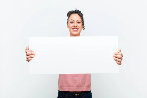 Joven Bonita Mujer Con Cartel Contra Pared Blanca —  Fotos de Stock