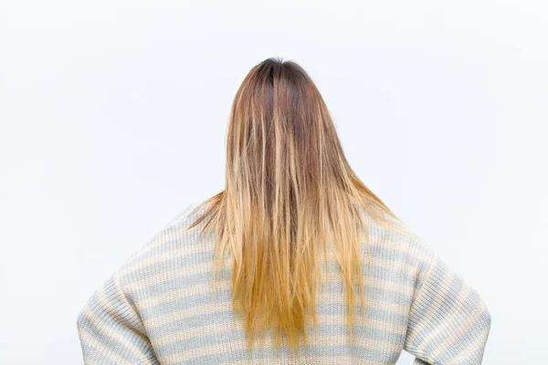 Junge Hübsche Frau Die Sich Verwirrt Oder Voll Fühlt Oder — Stockfoto