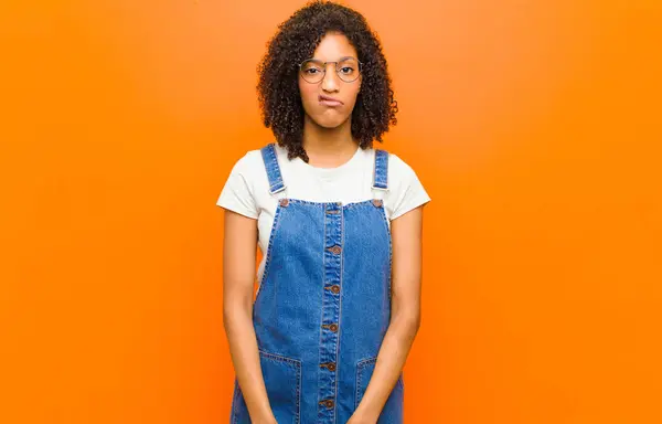 Young Pretty Black Woman Feeling Puzzled Confused Dumb Stunned Expression — Stockfoto