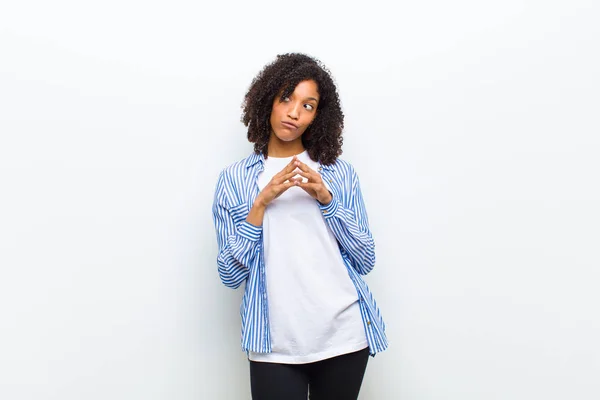 Young Cool African American Woman Scheming Conspiring Thinking Devious Tricks — Stockfoto