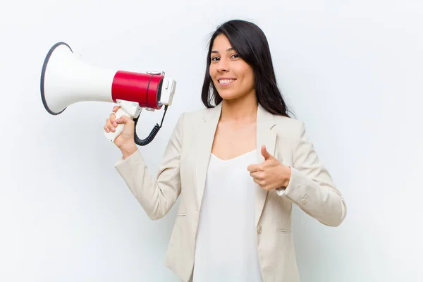 Junge Hispanische Hübsche Frau Mit Megafon — Stockfoto