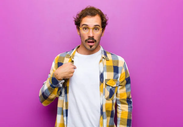 Young Handsome Man Looking Shocked Surprised Mouth Wide Open Pointing — Stock Photo, Image