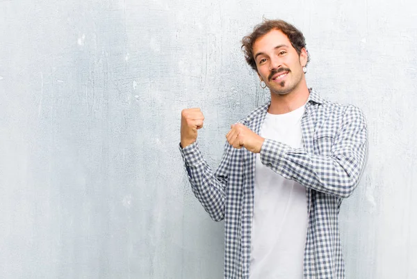 Young Handsome Man Smiling Cheerfully Casually Pointing Copy Space Side — Stock Photo, Image