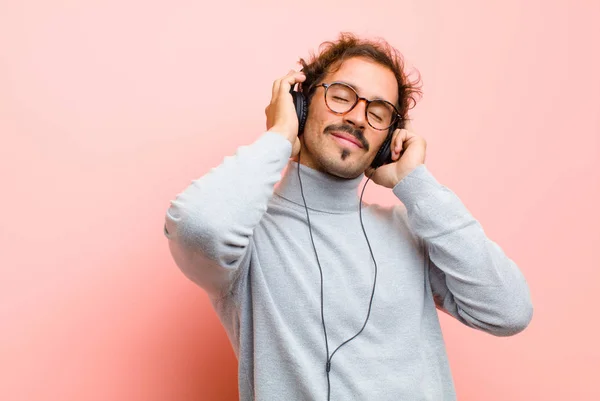 Young Handsome Man Headphones Pink Flat Wall — Stockfoto
