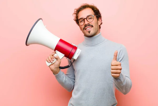 Jeune Homme Beau Avec Mégaphone Contre Mur Plat Rose — Photo