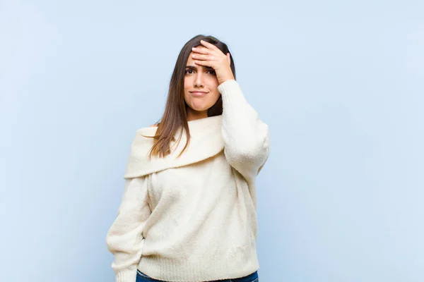 Joven Mujer Bonita Entrando Pánico Sobre Plazo Olvidado Sentirse Estresado — Foto de Stock