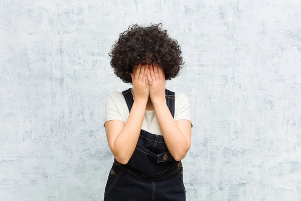 Ung Söt Afro Kvinna Känner Sig Ledsen Frustrerad Nervös Och — Stockfoto