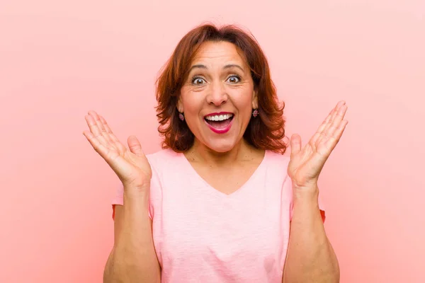 Middle Age Woman Looking Happy Excited Shocked Unexpected Surprise Both — Stock Photo, Image