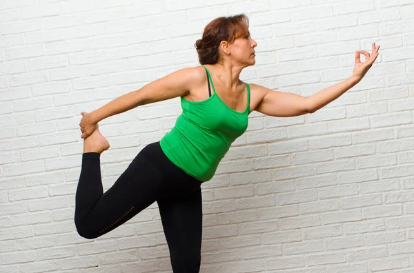 Middle Age Woman Practicing Yoga — 스톡 사진