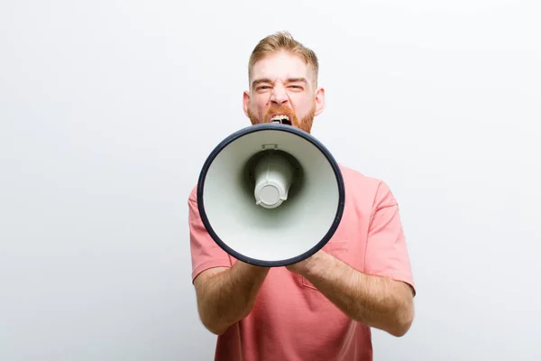 Jeune Homme Tête Rouge Avec Mégaphone Sur Fond Blanc — Photo