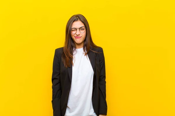 Jong Mooi Vrouw Zoek Gelukkig Vriendelijk Glimlachen Knipperen Een Oog — Stockfoto