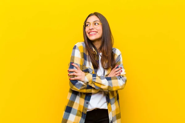 Jonge Mooie Vrouw Voelt Zich Gelukkig Trots Hoopvol Zich Afvragend — Stockfoto