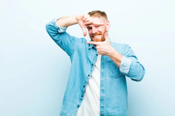 Junger Roter Kopf Der Sich Glücklich Freundlich Und Positiv Fühlt — Stockfoto