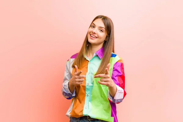 Giovane Bella Donna Sorridente Con Atteggiamento Positivo Successo Felice Che — Foto Stock