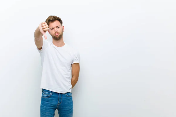 Junger Mann Der Sich Gekreuzt Wütend Genervt Enttäuscht Oder Unzufrieden — Stockfoto