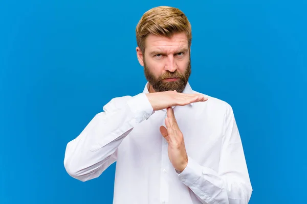 Aspetto Serio Severo Arrabbiato Dispiaciuto Facendo Segno Time Out — Foto Stock