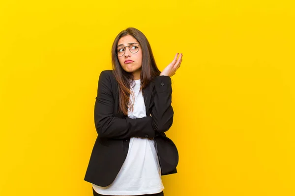 Junge Hübsche Frau Fühlt Sich Verwirrt Und Ahnungslos Fragt Sich — Stockfoto