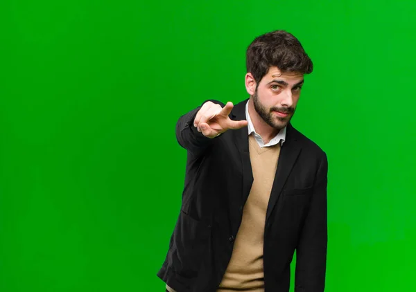 Joven Empresario Sonriendo Luciendo Feliz Despreocupado Positivo Haciendo Gestos Victoria —  Fotos de Stock