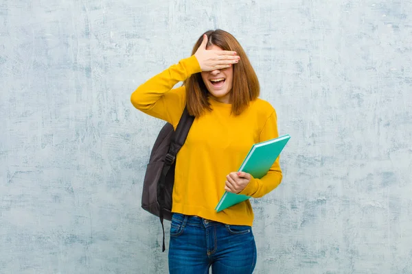 Joven Estudiante Sonriendo Sintiéndose Feliz Cubriendo Los Ojos Con Ambas —  Fotos de Stock