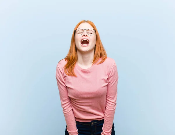 Junge Rote Kopf Hübsche Frau Schreit Aggressiv Sieht Sehr Wütend — Stockfoto