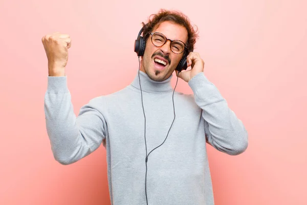 Young Handsome Man Headphones Pink Flat Wall — Stockfoto