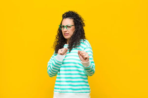 Junge Hübsche Frau Fühlt Sich Angewidert Und Ekelhaft Weicht Von — Stockfoto