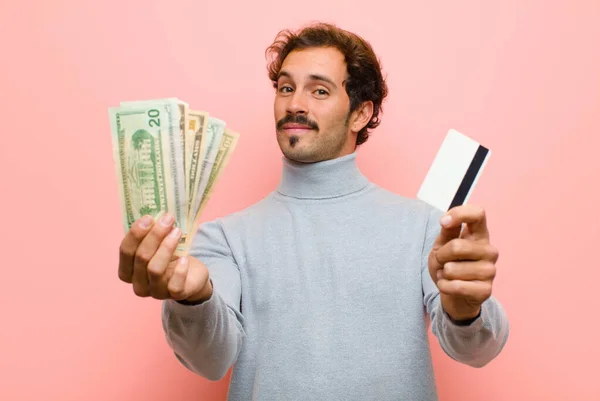 Joven Hombre Guapo Con Billetes Dólar Contra Pared Plana Rosa — Foto de Stock