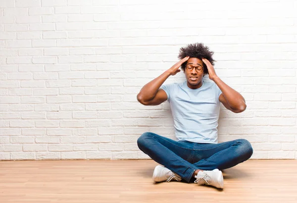 Young Black Man Looking Concentrated Thoughtful Inspired Brainstorming Imagining Hands — Stock Photo, Image