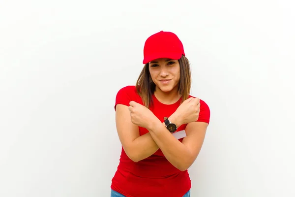 Mulher Parto Sorrindo Alegremente Comemorando Com Punhos Apertados Braços Cruzados — Fotografia de Stock