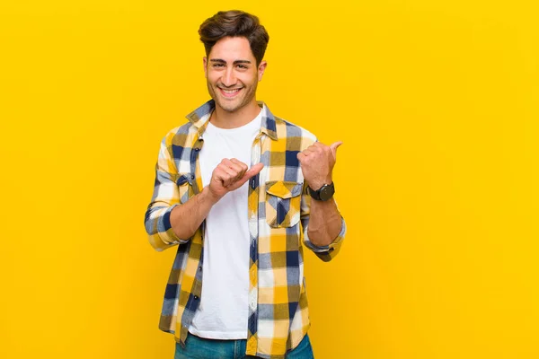 Smiling Cheerfully Casually Pointing Copy Space Side Feeling Happy Satisfied — Stock Photo, Image
