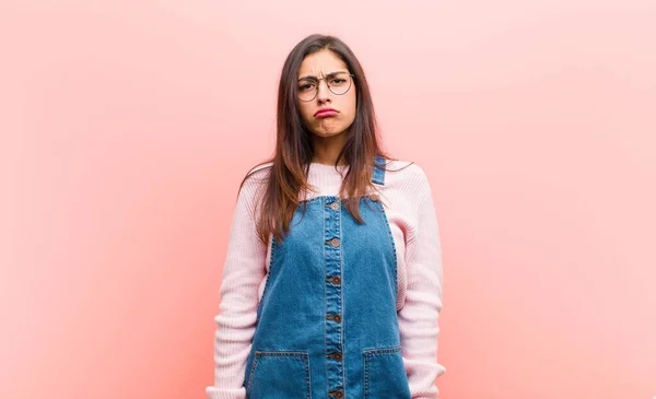 Jong Mooi Vrouw Gevoel Verdrietig Zeurderig Met Een Ongelukkige Blik — Stockfoto