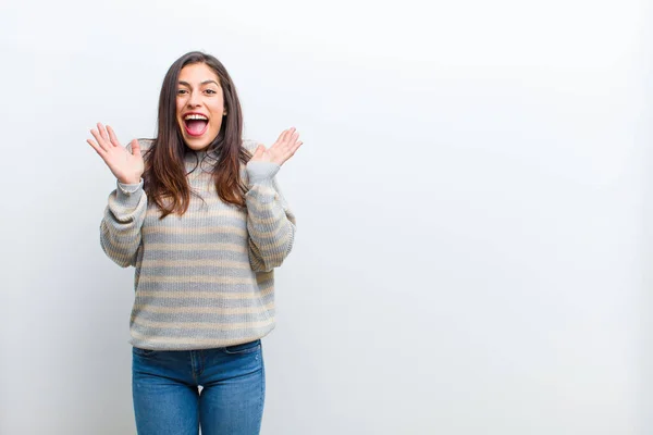 Young Pretty Woman Looking Happy Excited Shocked Unexpected Surprise Both — Stock Photo, Image