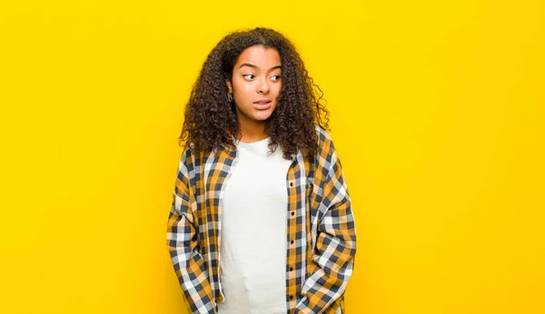 Fiatal Csinos Afro Amerikai Látszó Aggódó Stresszes Ideges Ijedt Pánikoló — Stock Fotó