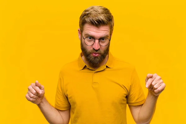 Junger Blonder Mann Schockiert Mit Offenem Mund Und Erstaunt Blickt — Stockfoto