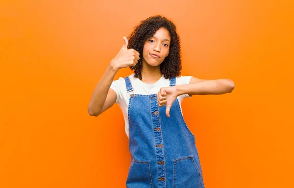 Jonge Mooie Zwarte Vrouw Voelt Zich Verward Onwetend Onzeker Het — Stockfoto