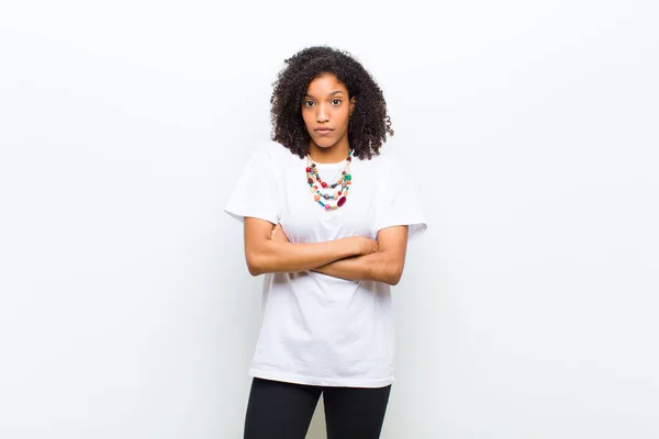 Ung Cool Afrikansk Amerikansk Kvinna Rycka Känsla Förvirrad Och Osäker — Stockfoto