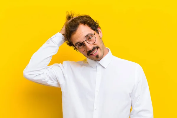 Young Handsome Man Smiling Cheerfully Casually Taking Hand Head Positive — ストック写真